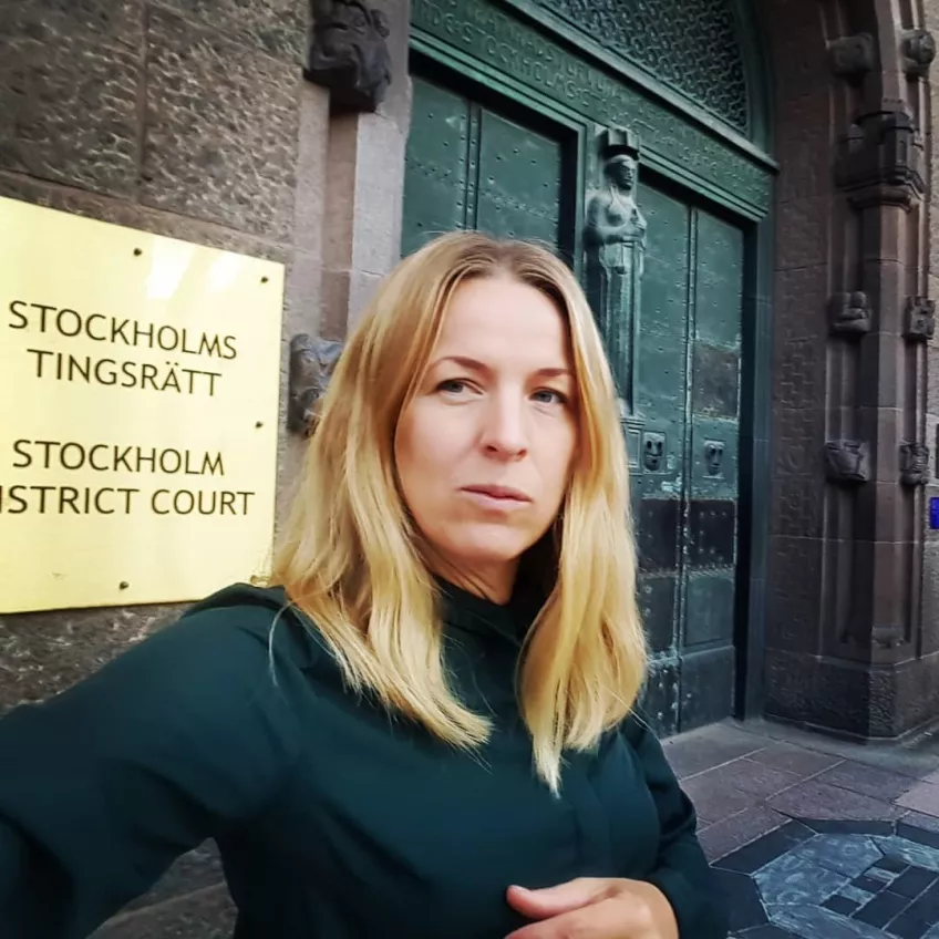 Isabel Schoultz outside the Stockholm courthouse.