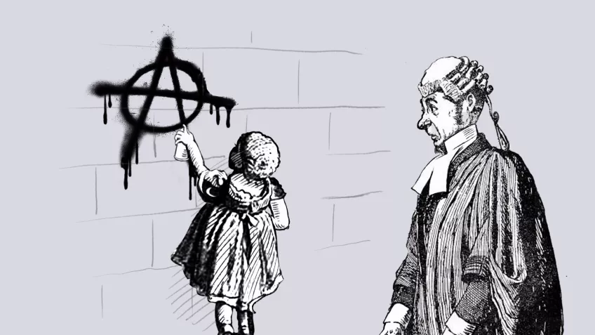 En domare tittar på en flicka som sprejar ett anarkist A på en vägg.